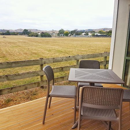 Martinborough Top 10 Holiday Park Екстер'єр фото