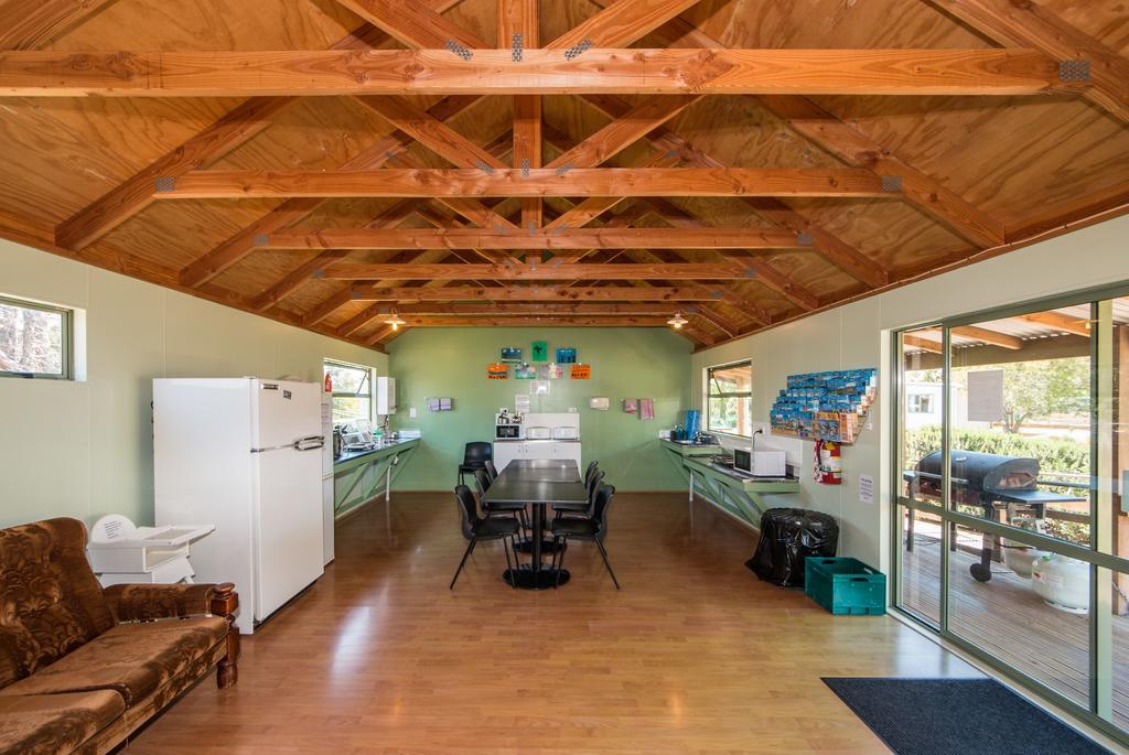 Martinborough Top 10 Holiday Park Екстер'єр фото