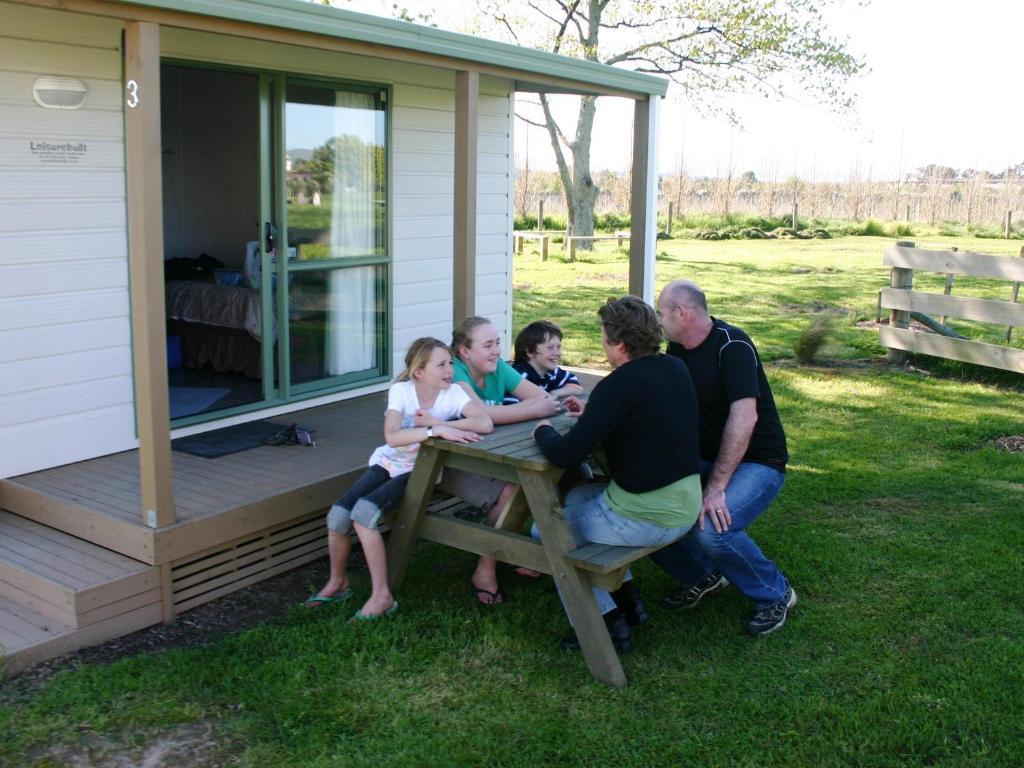 Martinborough Top 10 Holiday Park Номер фото