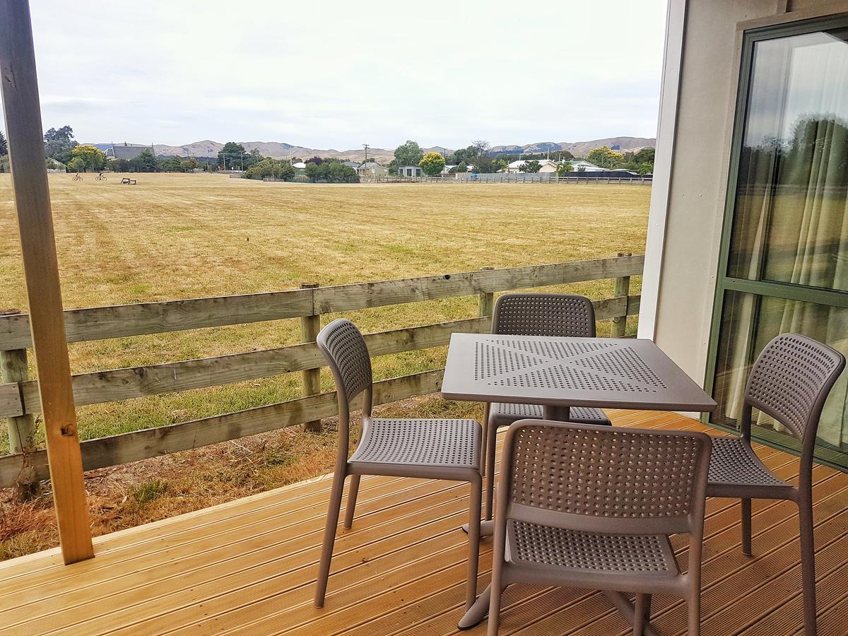 Martinborough Top 10 Holiday Park Екстер'єр фото